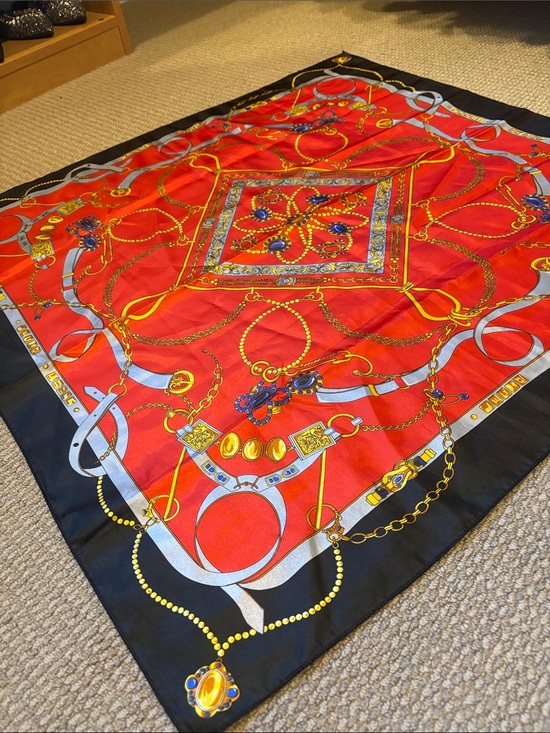 Accessories - Luxury Red and Black Chain-Print Silk Scarf